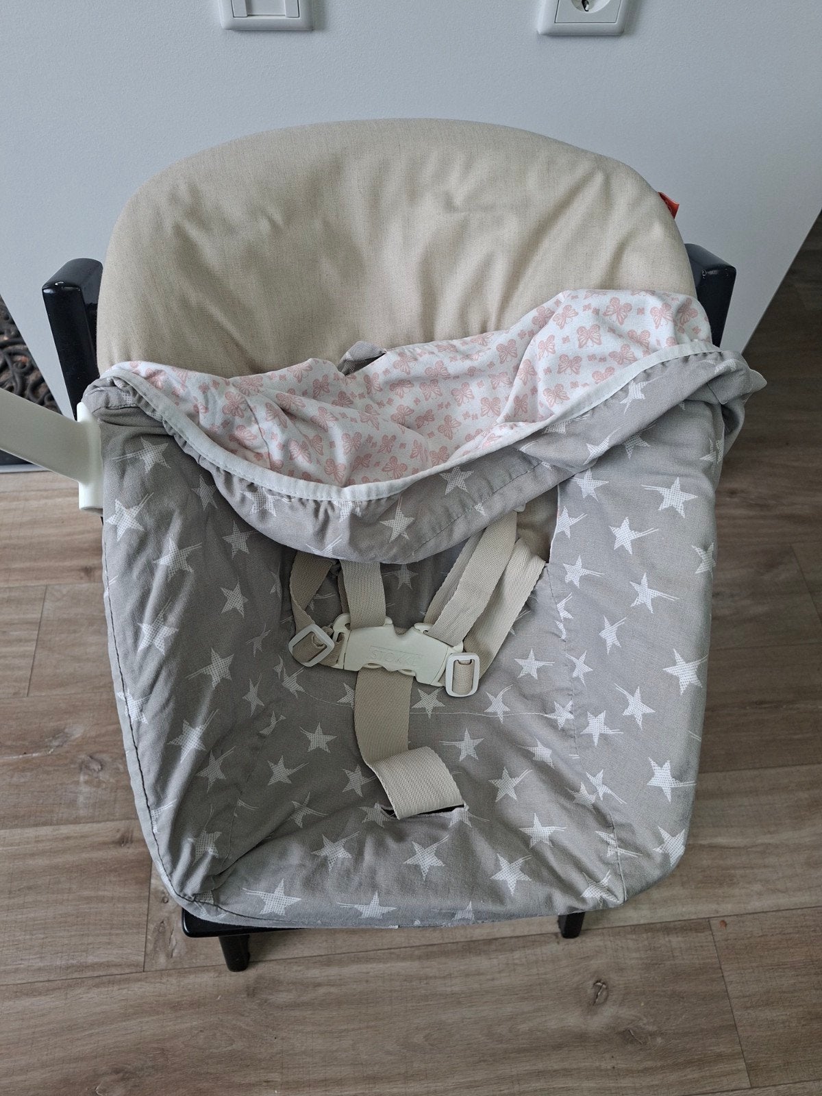 Stokke Tripp Trapp Newborn Set met hoesjes, Kinderen en Baby's, Kinderstoelen, Ophalen, Zo goed als nieuw, Overige typen, Gordel(s)