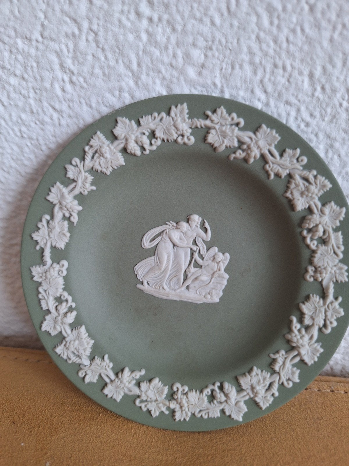 Wedgwood Jasperware Groen Schoteltje met Klassieke Scène, Antiek en Kunst, Ophalen