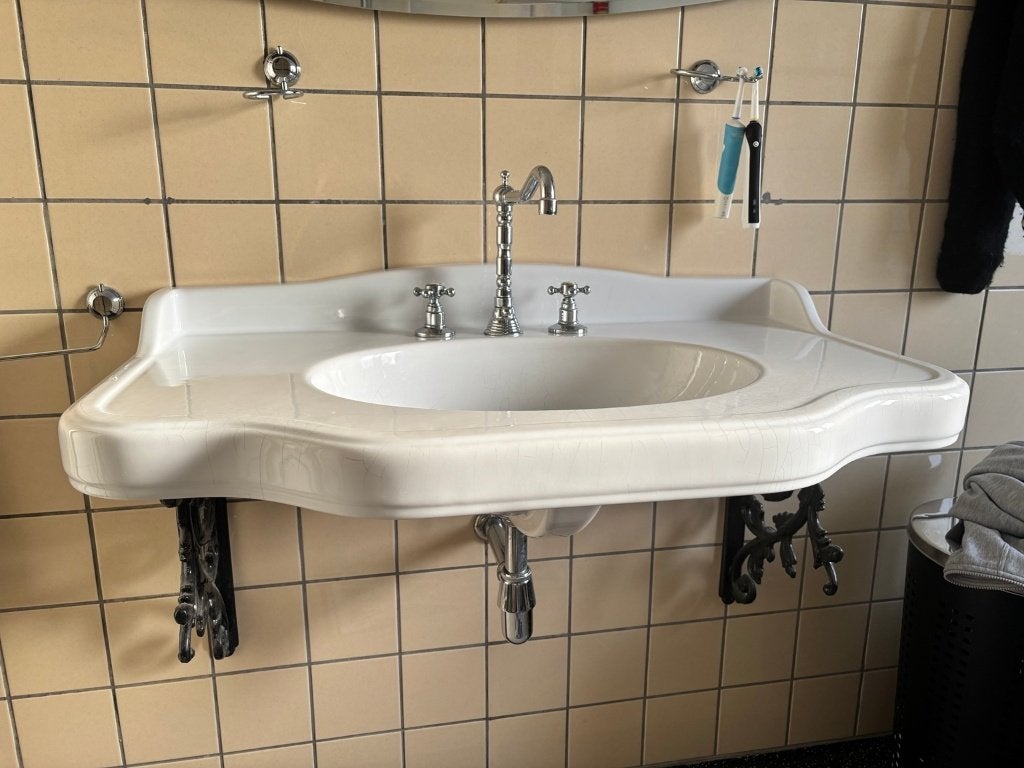 Klassieke wastafel 100 cm met sierconsoles en chromen kraan, Ophalen, Gebruikt, Wastafel