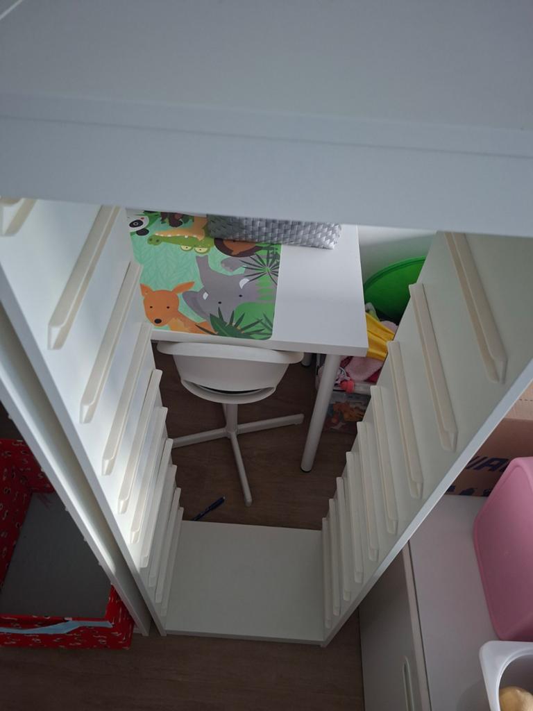 Te koop: Ikea trofast met witte bakken. 46x30x145, Ophalen, 105 cm of meer, Zo goed als nieuw, Minder dan 50 cm