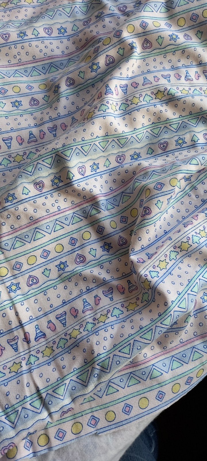 Fleece stof met vrolijk patroon, Ophalen of Verzenden