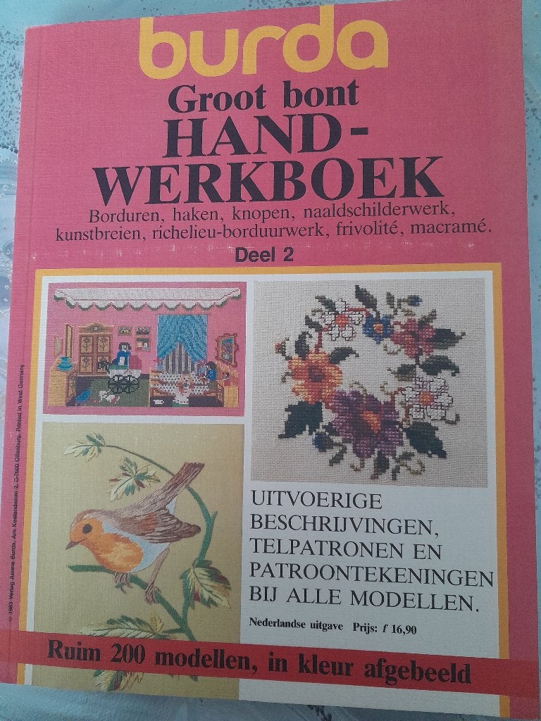 Burda handwerkboek, Ophalen of Verzenden, Zo goed als nieuw, Patroon