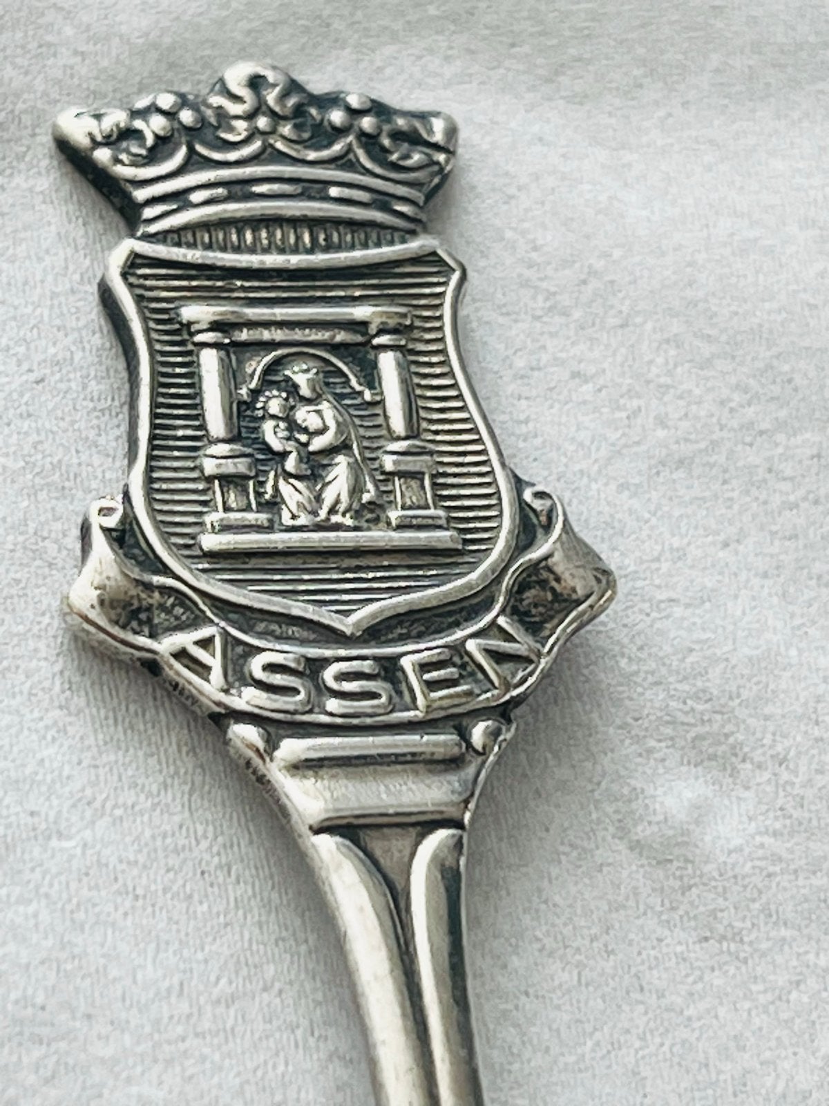 Verzilverd lepeltje Assen - Nieuwstaat sola, Verzenden