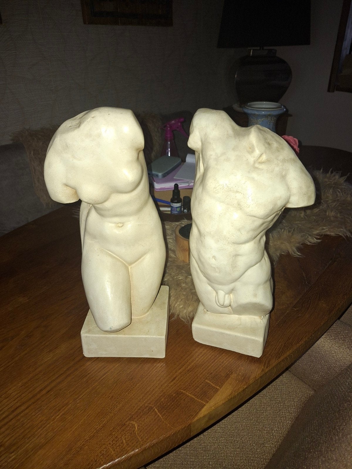Set van twee torso beelden - man en vrouw, Antiek en Kunst, Ophalen of Verzenden, 20 - 50 cm, Steen of Keramiek, Beeld