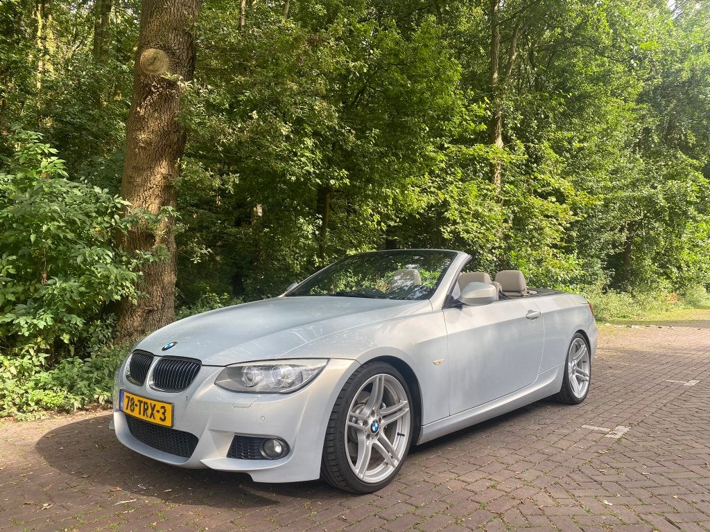BMW 325i Cabrio 2012 / Individuele / M Sport / Nieuw APK, Auto's, 745 kg, Achterwielaandrijving, Beige, Cabriolet