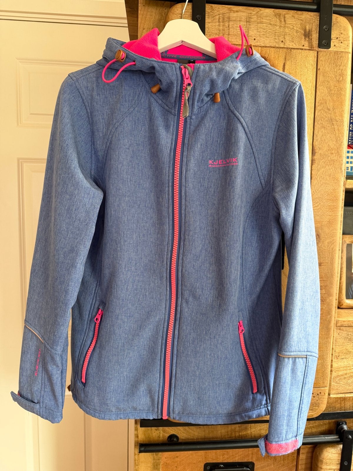 KJELVIK Softshell damesjas maat 40 - blauw met rose, Ophalen of Verzenden, Gedragen, Maat 38/40 (M), Blauw