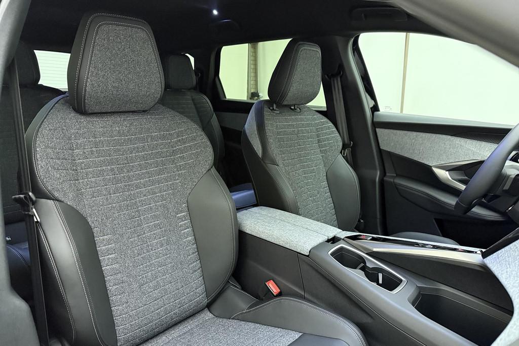 Peugeot 5008 1.6 Plug-in Hybrid 195 Allure | Apple Carplay |, Auto's, Peugeot, 4 cilinders, Zwart, Bedrijf, Hybride Elektrisch/Benzine