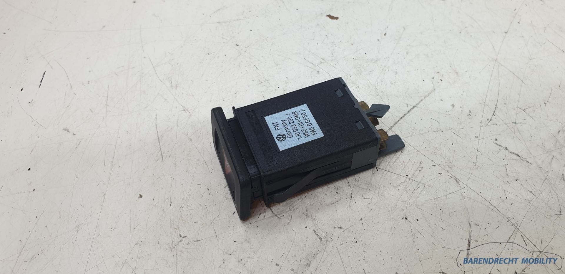 Gevarenlicht schakelaar Golf IV Bora VW 1J0953235J paniek al, Gebruikt, Volkswagen, Volkswagen AG, Berliner Ring 2
38440  Wolfsburg, DE