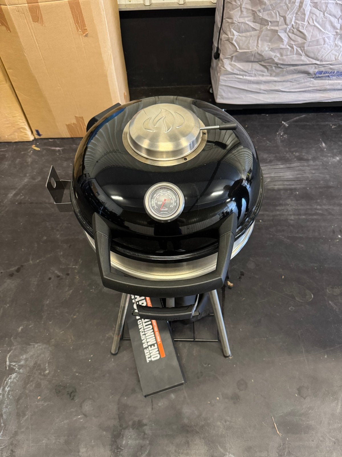 Napoleon Pro 22 Houtskool Barbeque, Ophalen, Zo goed als nieuw, Met accessoires