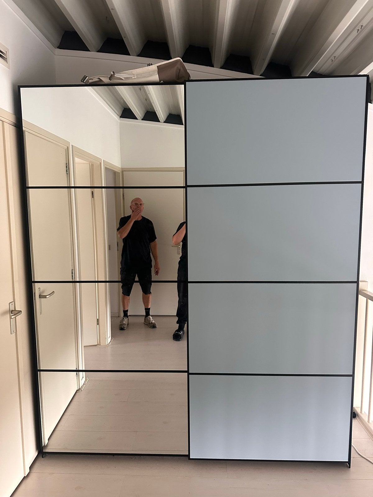 Kledingkast met spiegeldeur en schuifdeuren, Met plank(en), Gebruikt, 100 tot 150 cm, 200 cm of meer