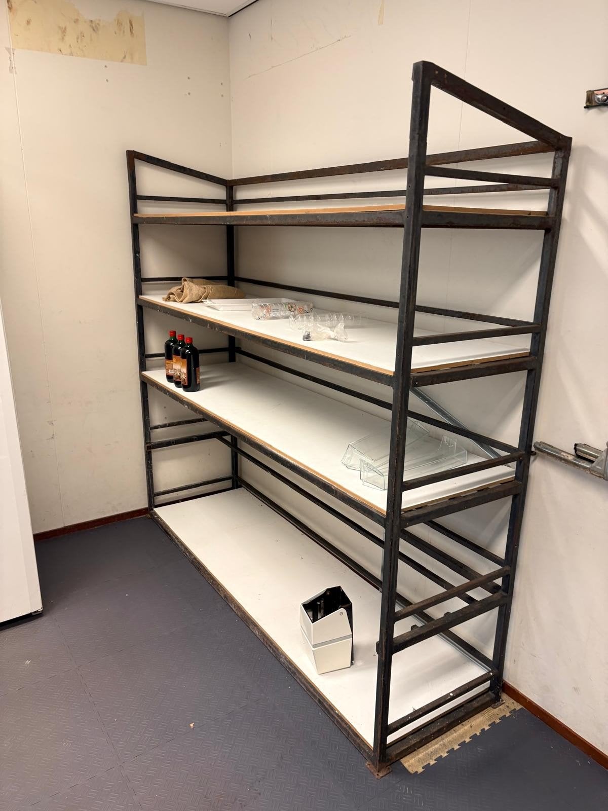 Stevige ijzeren kast met 4 planken, Ophalen