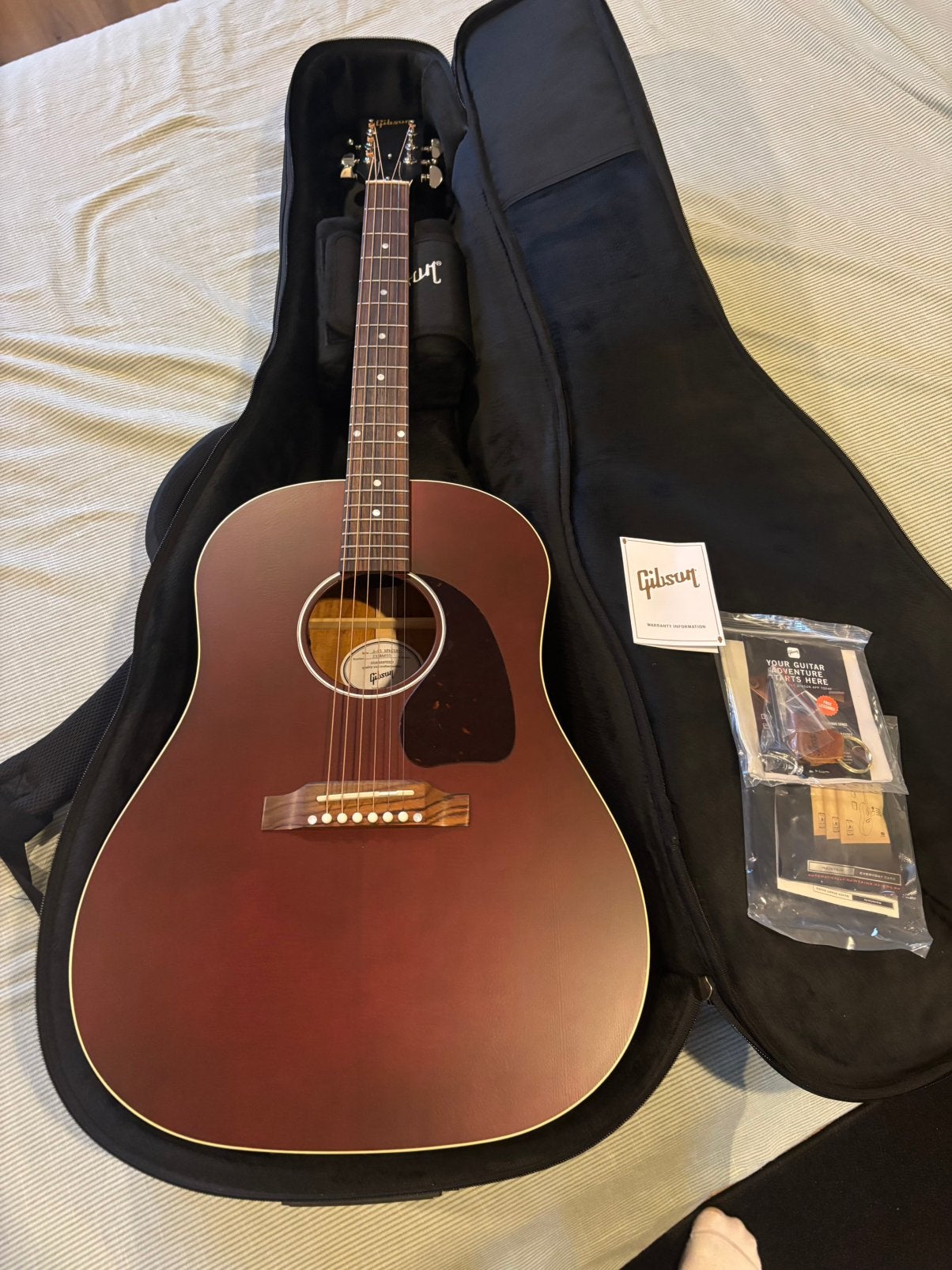 Gibson J45 Special Wine Red, Muziek en Instrumenten, Snaarinstrumenten | Gitaren | Akoestisch, Ophalen, Zo goed als nieuw, Western- of Steelstringgitaar
