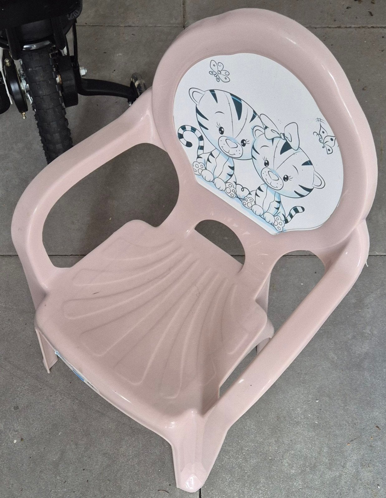 roze kinderstoel, Ophalen