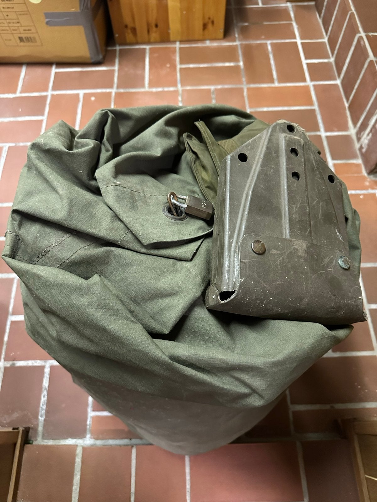 Plunjezak Landmacht 1989, compleet met slot, Verzamelen, Ophalen, Landmacht, Nederland, Kleding of Schoenen