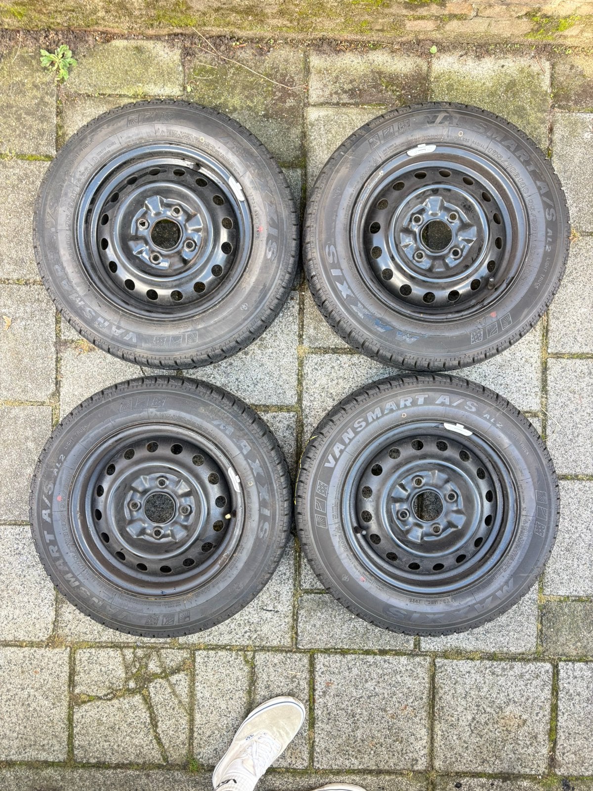 Complete set Nissan nv200 incl. nieuwe wieldoppen, Ophalen, Zo goed als nieuw