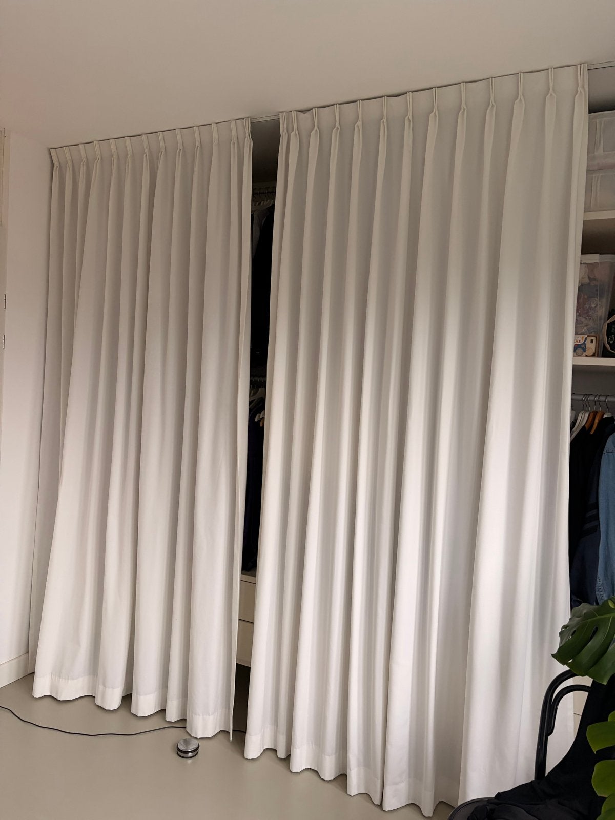 2x Witte Gordijnen met Rails - 281x124 cm, Huis en Inrichting, Ophalen, Gebruikt, Wit, Lichtdoorlatend