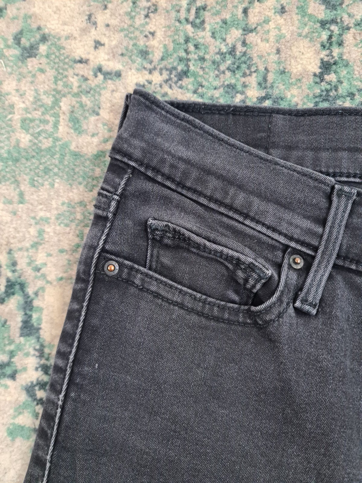 Levi’s slimming skinny W26 L30 Dames Tulsi2630 Mid-rise, Zwart, Ophalen of Verzenden, Zo goed als nieuw, W27 (confectie 34) of kleiner