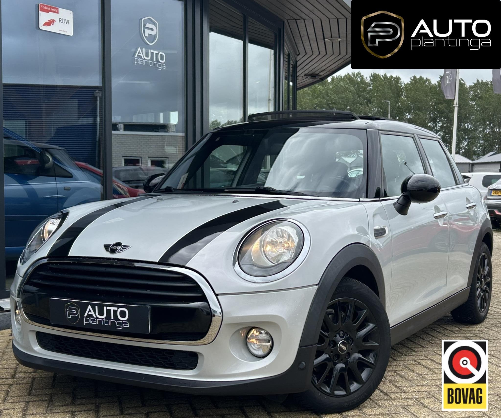 MINI 5-Deurs 1.5 Cooper Business 136PK | PANO | NAP | Airco, Gebruikt, Start-stop-systeem, Origineel Nederlands, Bedrijf