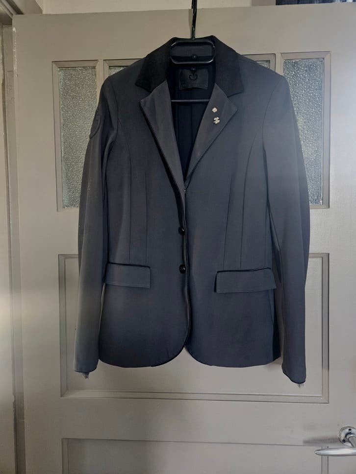 Super mooi wedstrijdjasje van Toscana Grijs, Ophalen of Verzenden, Zo goed als nieuw, Grijs