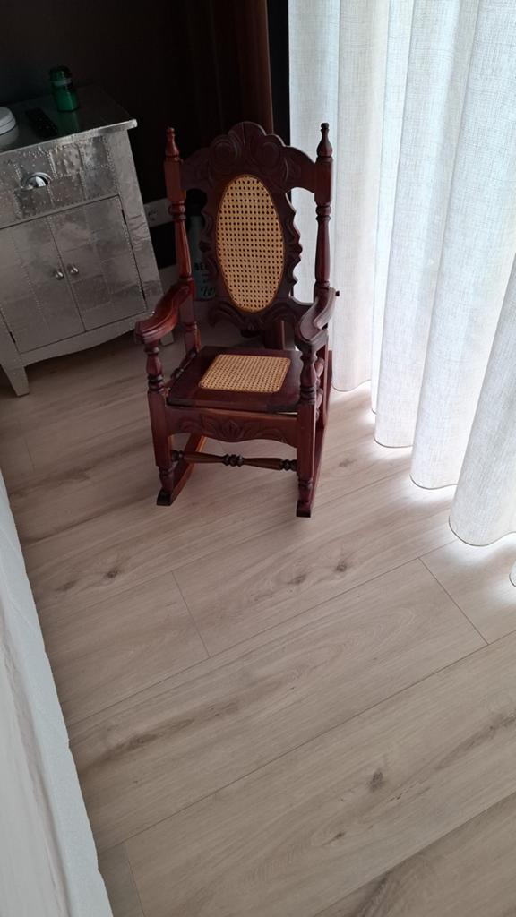 Antieke houten schommelstoel met rieten zitting, Antiek en Kunst, Ophalen of Verzenden