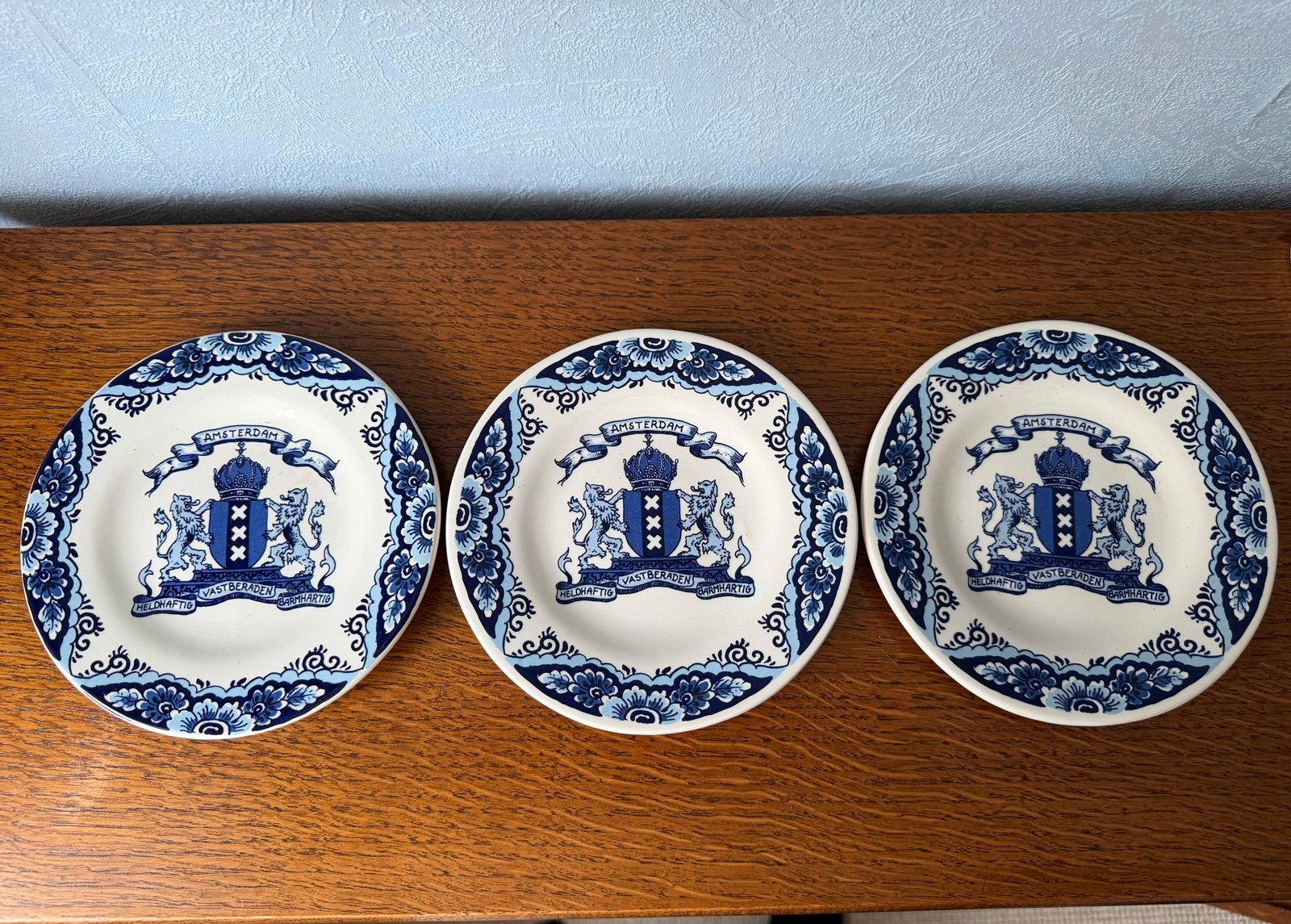 Set van 3 Delfts Blauwe Amsterdamse Wapen Borden, Ophalen of Verzenden
