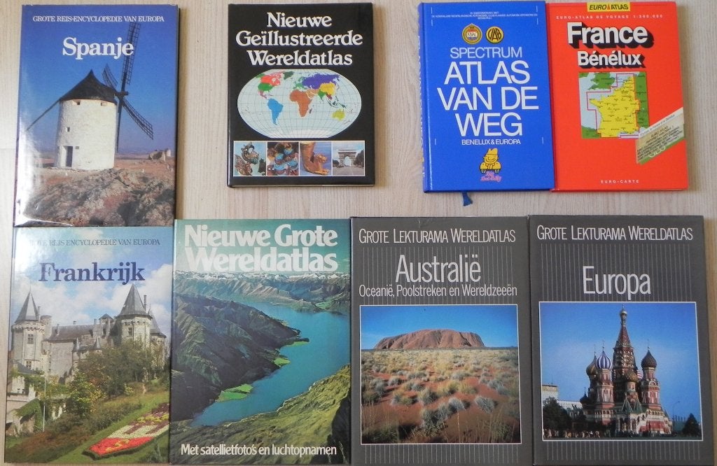 8 wereldatlas en/of reisencyclopedie, Overige atlassen, Diverse auteurs, Ophalen of Verzenden, Zo goed als nieuw