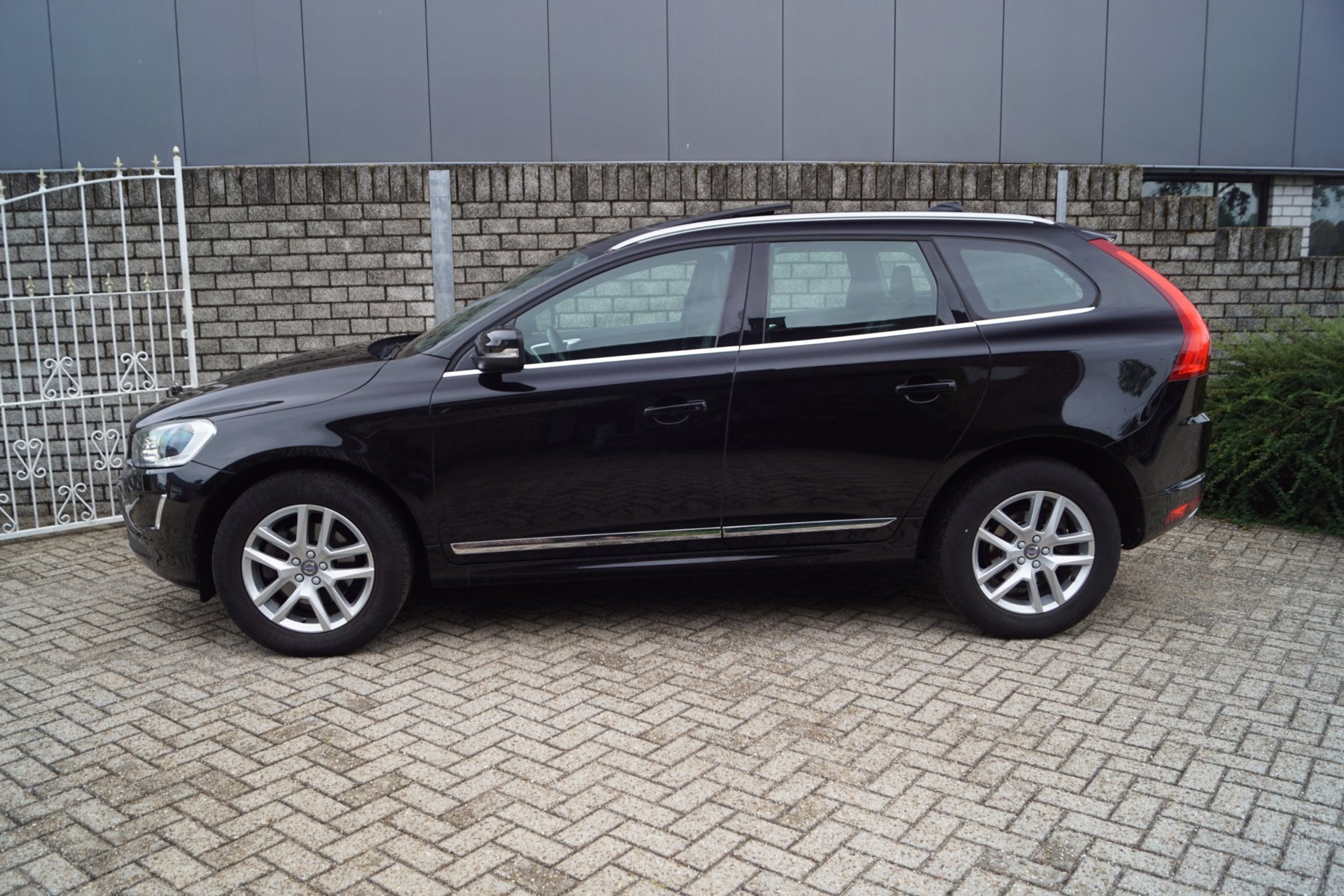 Volvo XC60 2.0 T5 FWD Polar+ Autom Panodak Leder Sportst Sto, Auto's, 15 km/l, Gebruikt, 4 cilinders, 1969 cc