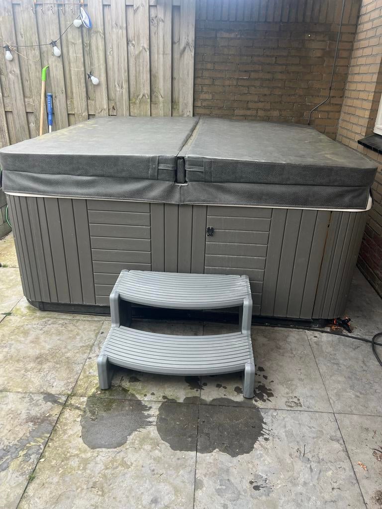 Jacuzzi Balboa NIEUWE pomp & cover, licht, jets, top staat, Ophalen of Verzenden, Zo goed als nieuw, Trap, Vast