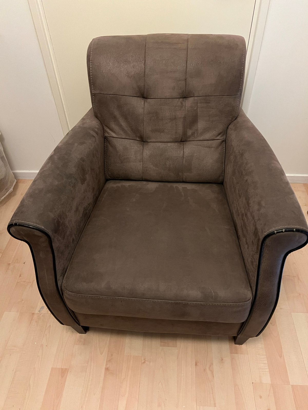 Dames en heren fauteuil en poef, Ophalen, Gebruikt, Twee, Bruin