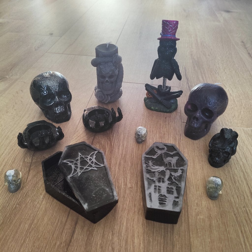 Halloween decoratie set: schedels, doodskisten, kaarsen, Overige stijlen, Kunststof, Ophalen of Verzenden, Gebruikt