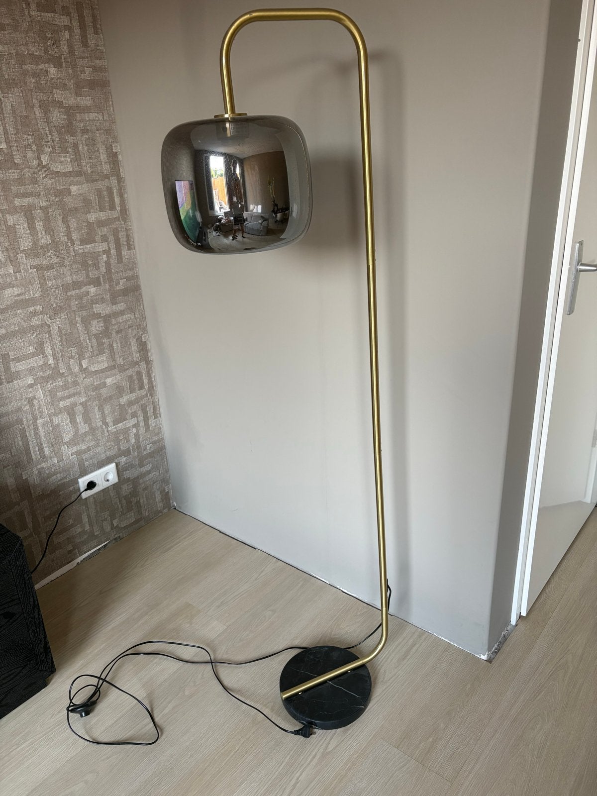 Las Sola Vloerlamp met Marmeren Voet en Gekleurd Glas, Huis en Inrichting, Lampen | Vloerlampen, Ophalen, E27 (groot), 150 tot 200 cm