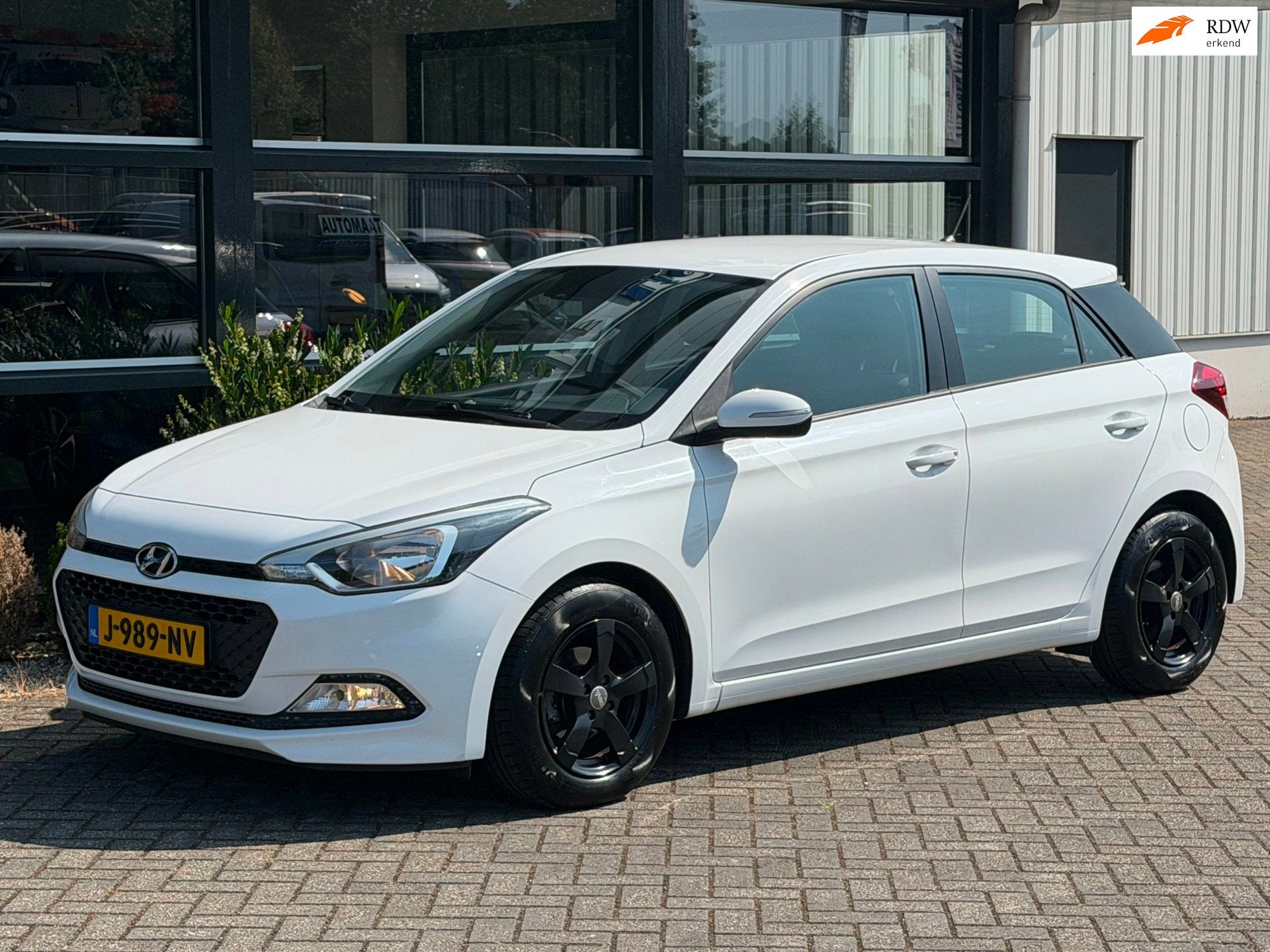 Hyundai I20 1.4i i-Motion Automaat Airco Trekhaak Rijklaar !, Auto's, Hyundai, 4 cilinders, Parkeersensor, Wit, Bedrijf