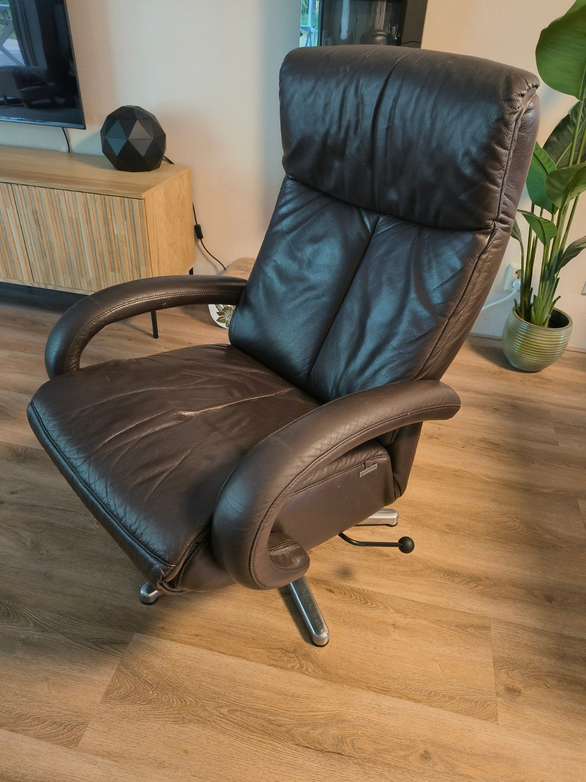 Leren relaxfauteuil met uitschuifbaar voetgedeelte, Huis en Inrichting, Fauteuils, Ophalen, Gebruikt, 100 tot 125 cm, Modern, Comfort