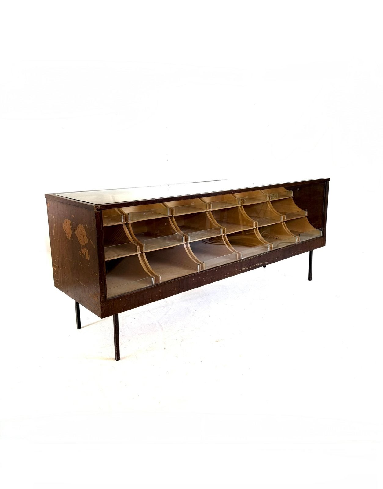 Vintage eikenhouten winkelvitrine/toonbank, Duitsland ‘50, Eikenhout, Vintage retro buisframe design rotan webbing papercord deens