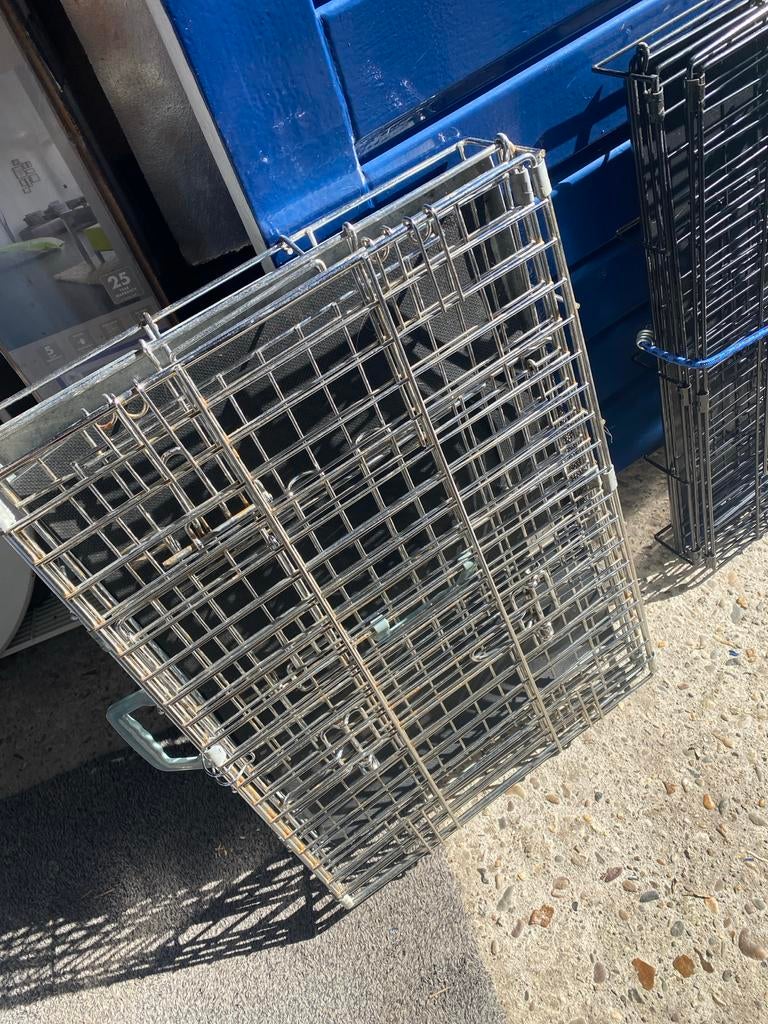 Te koop per stuk = 1x zwart 1x zilver metalen bench maat M, Ophalen, Gebruikt