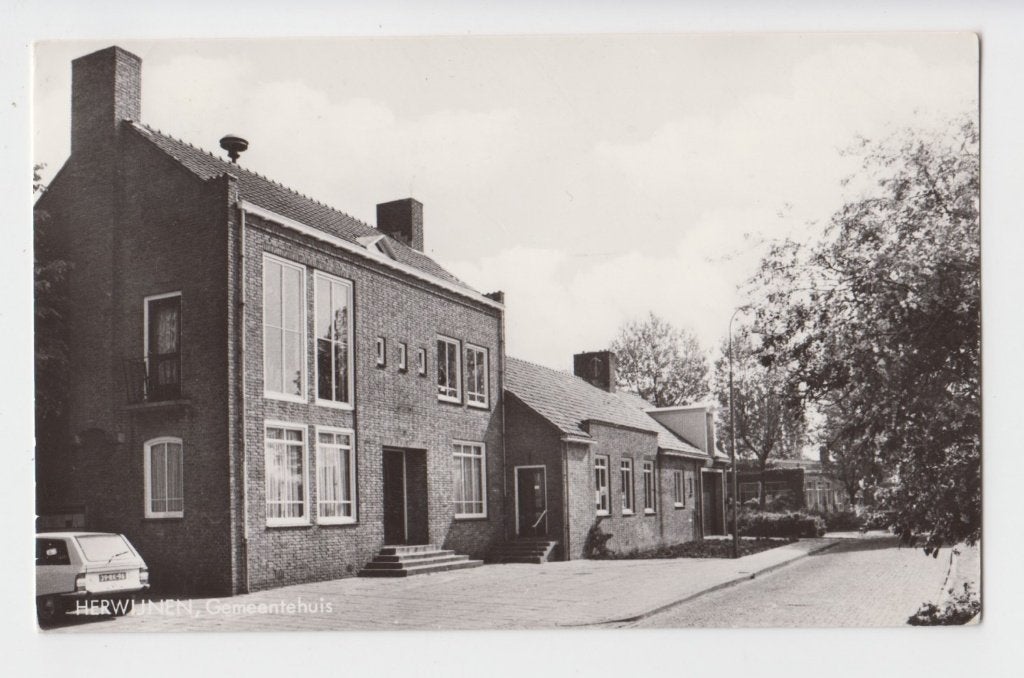 016 Herwijnen Gemeentehuis met Auto Verzonden Kaart B28, Verzamelen, Verzenden, 1960 tot 1980, Gelopen, Gelderland