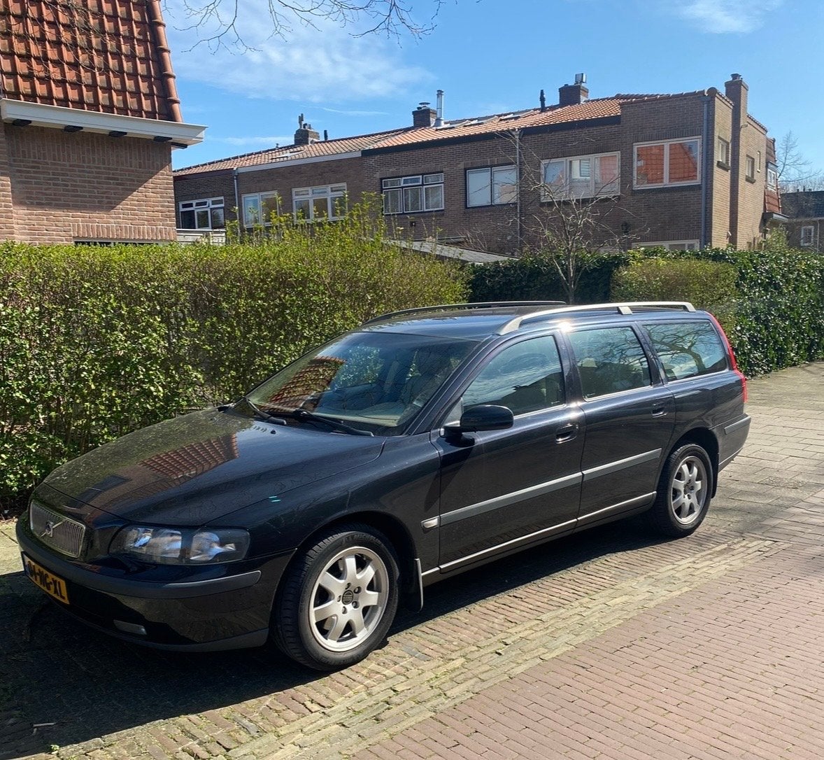 Volvo V70 2.5 T AWD AUT 2003 Zwart, Automaat, 1800 kg, Beige, Stationwagon