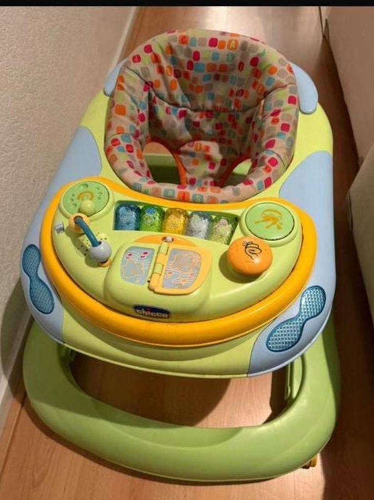 Chicco Baby Walker met Speelpaneel, Ophalen