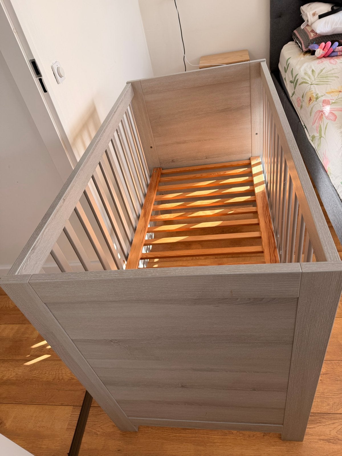 Baby ledikant Vicenza/Vittoria met matras en hoeslaken, Ophalen, 70 tot 85 cm, 140 tot 160 cm, Zo goed als nieuw