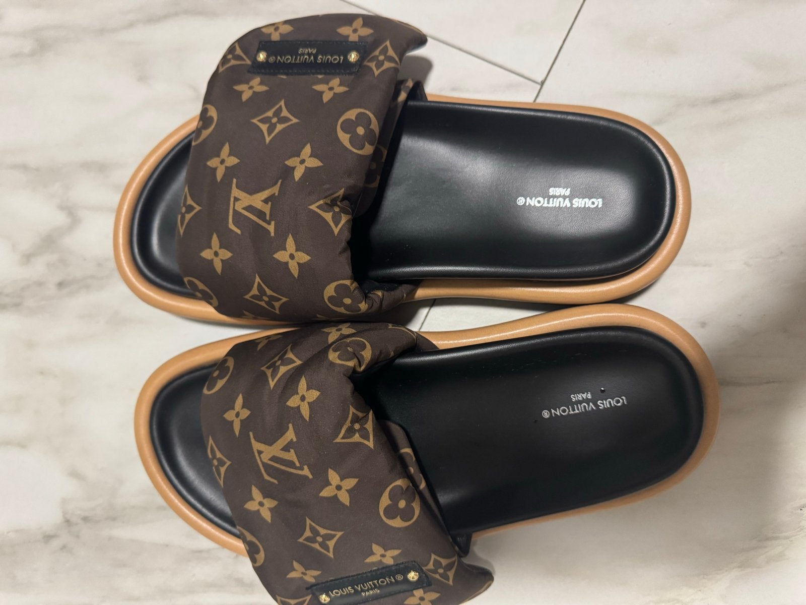 Louis Vuitton slippers maat 39 - Nieuw, Ophalen, Nieuw, Bruin, Slippers