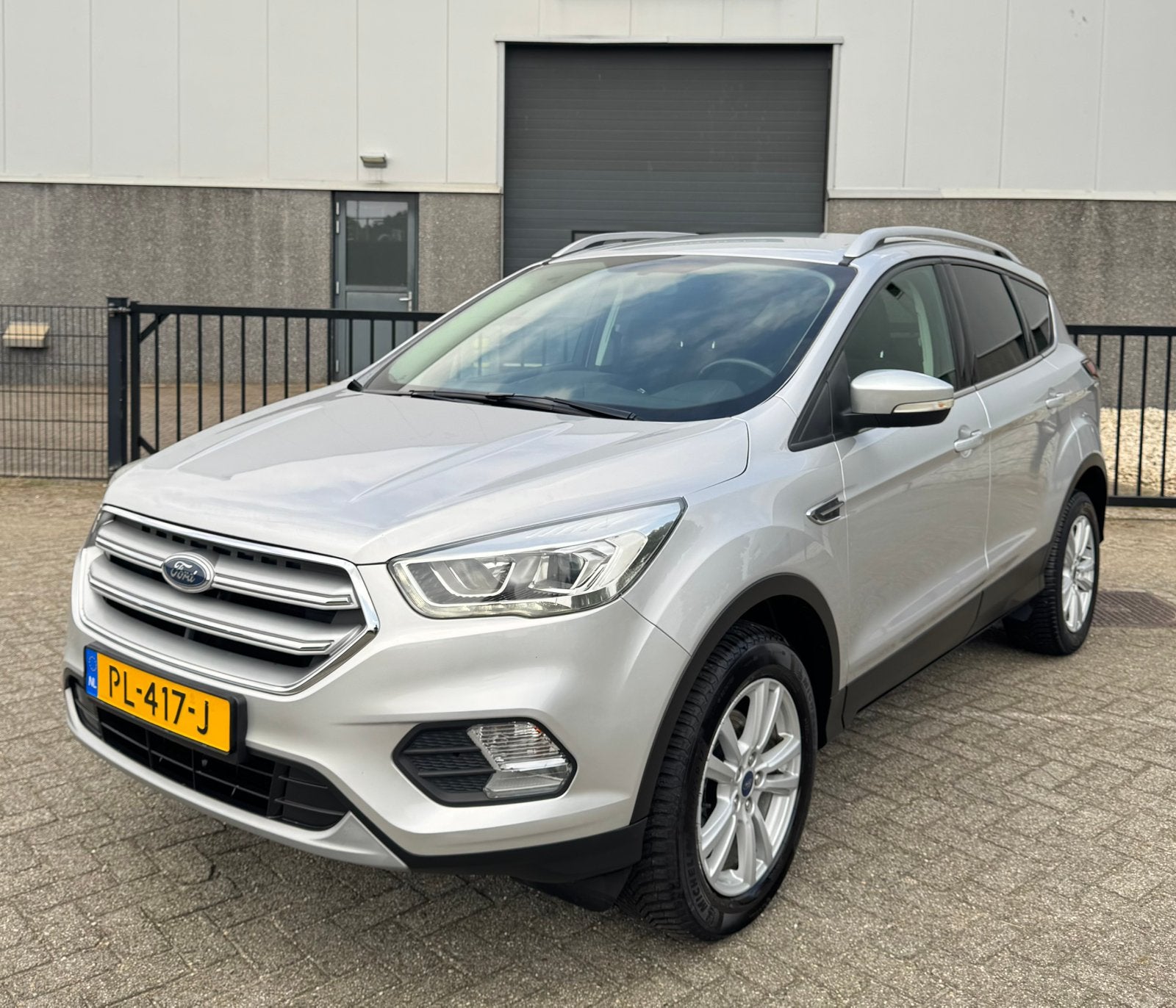 Ford Kuga 1.5 Ecoboost | Elektr. parkeerrem | Park. Camera, Auto's, 4 cilinders, Origineel Nederlands, Bedrijf, Handgeschakeld
