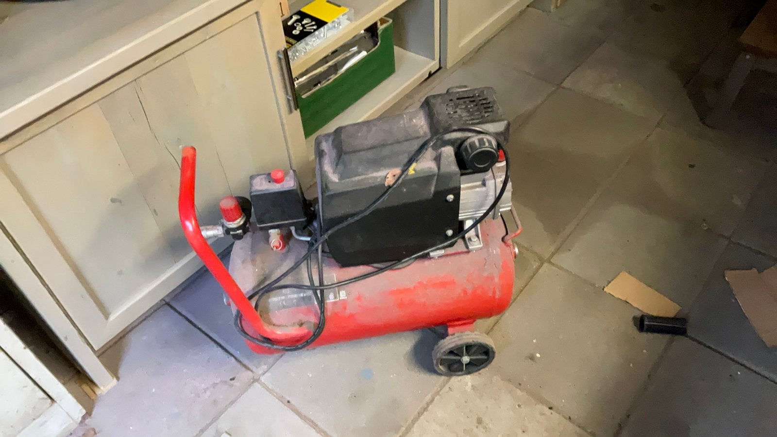 Kleine compressor, Doe-het-zelf en Verbouw, Minder dan 25 liter, Ophalen of Verzenden, Zo goed als nieuw, Minder dan 200 liter/min