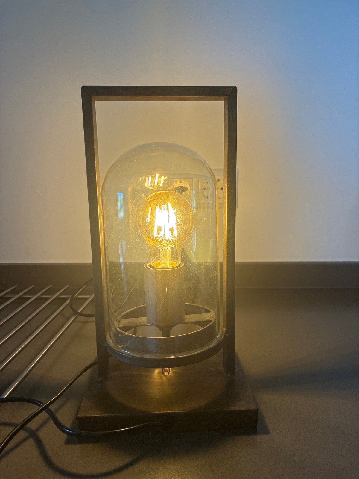 Industriële tafellamp met glazen stolp– vintage Edison stijl, Vintage, Nieuw, Ophalen of Verzenden, Sfeerlamp