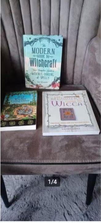 The beginners quide to Wicca kirsten Riddle, Ophalen of Verzenden, Zo goed als nieuw, Achtergrond en Informatie