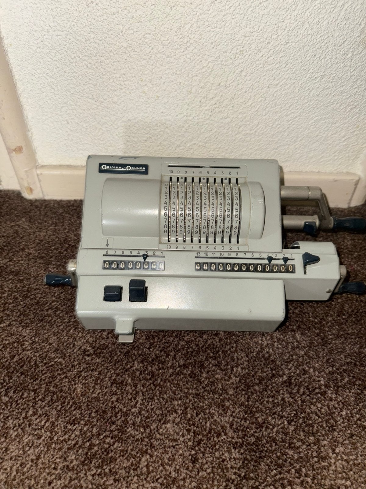Original-Odhner mechanische rekenmachine, Ophalen