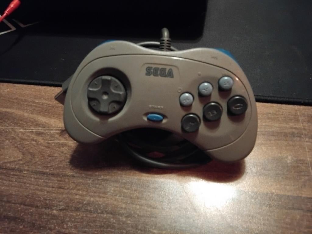 Sega controller, Ophalen of Verzenden, Zo goed als nieuw, Controller