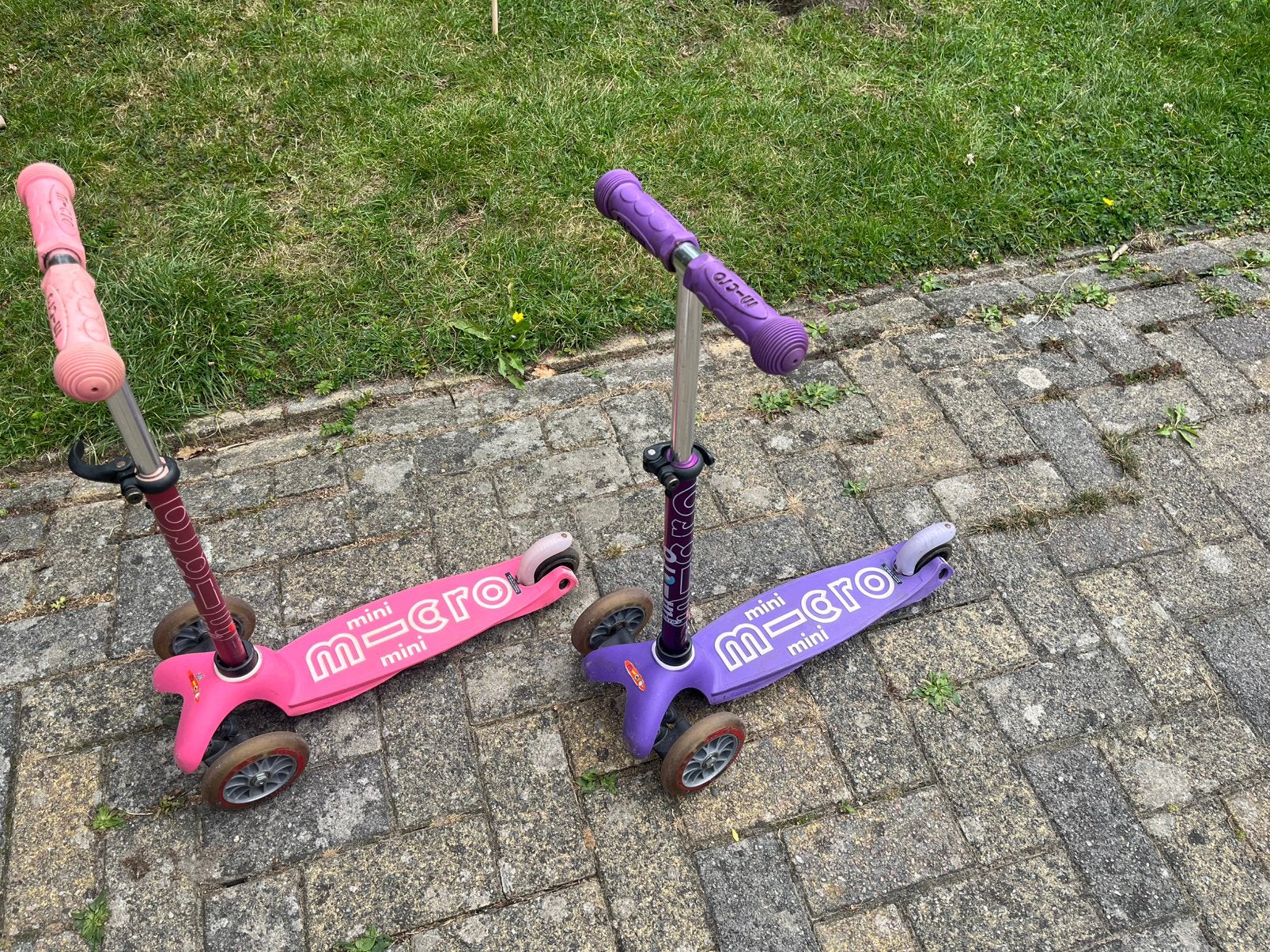 Microstep twee stuks meisje tweeling roze paars, Fietsen en Brommers, Steps, Ophalen, Gebruikt, Gewone step