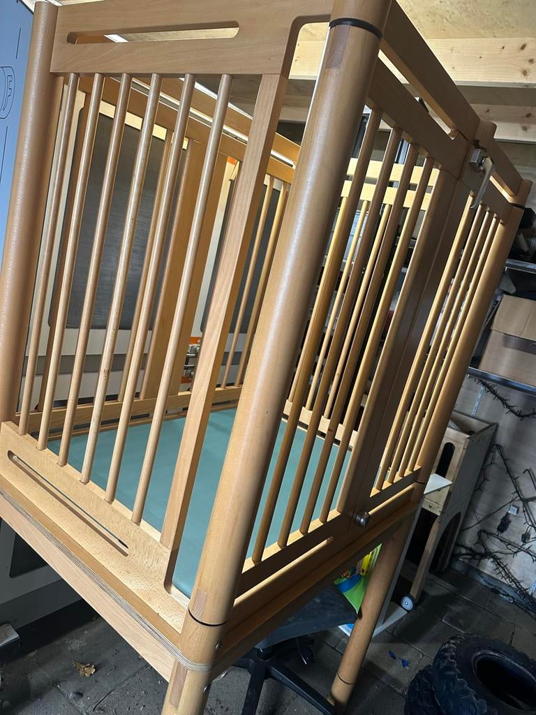 Houten kinderbox - Slotje vervangen, Kinderen en Baby's, Boxen, Ophalen of Verzenden, Gebruikt, Rechthoekig