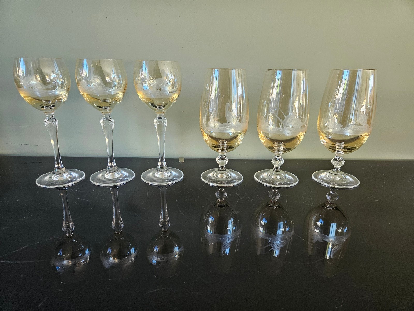 Glazen van geel kristal met een geëtst wildmotief, fazanten, Ophalen of Verzenden, Zo goed als nieuw, Overige typen
