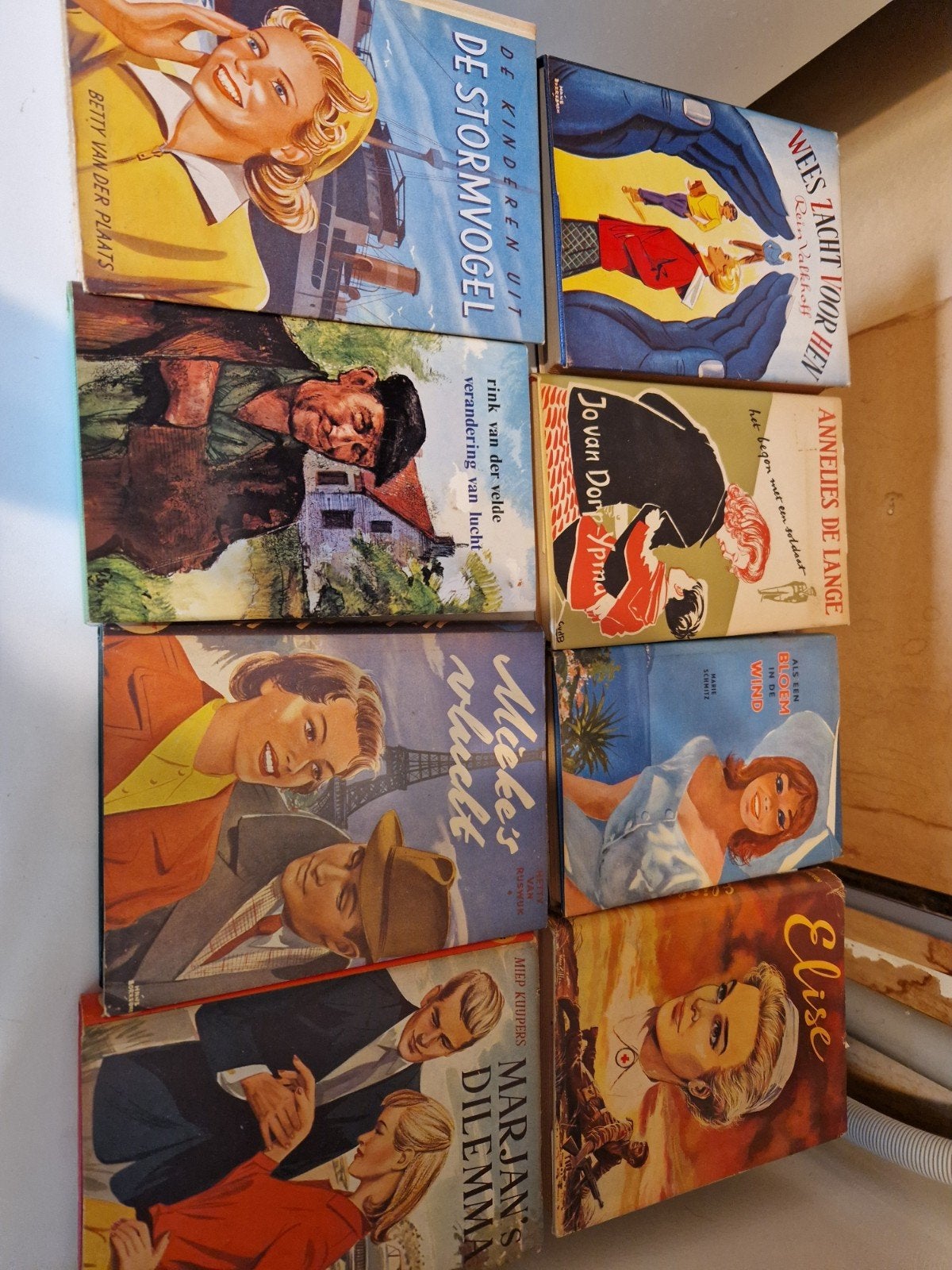 Vintage jeugdboeken: Mieke's Vlucht, Marjan's Dilemma, Elise, Ophalen of Verzenden, Gelezen, Diverse auteurs, Nederland